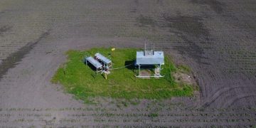 Drone Tech: Revolutionizing Solar Panel Maintenance & Efficiency - Cover Image